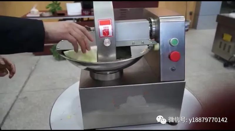 商用切菜机的种类：全自动、半自动、手动。