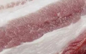 采用那些方法可以防止储藏过程中的肉色变暗？