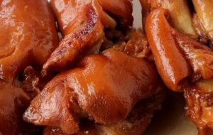 卤猪蹄，如何去腥增香？